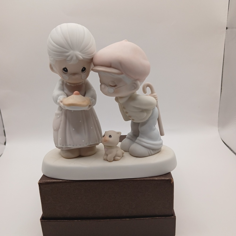 Precious Moments Sweeter AsThe YearsGoBy Elderly Couple Cat 522333 1996 Figurine